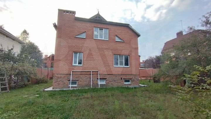 Дом 250 м² на участке 8 сот.