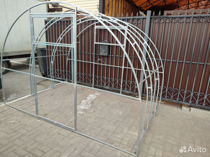 Парник из поликарбоната