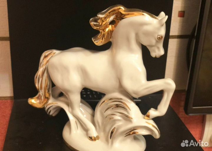 Статуэтка Конь-огонь лфз