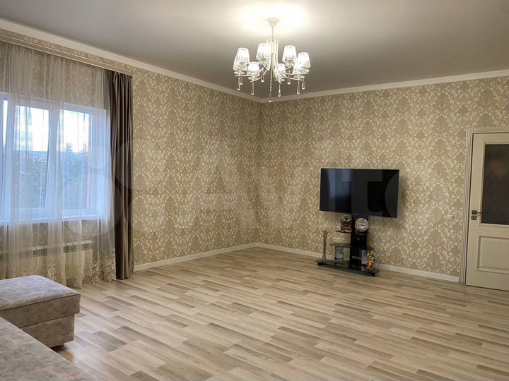 3-к. квартира, 137 м², 4/4 эт.