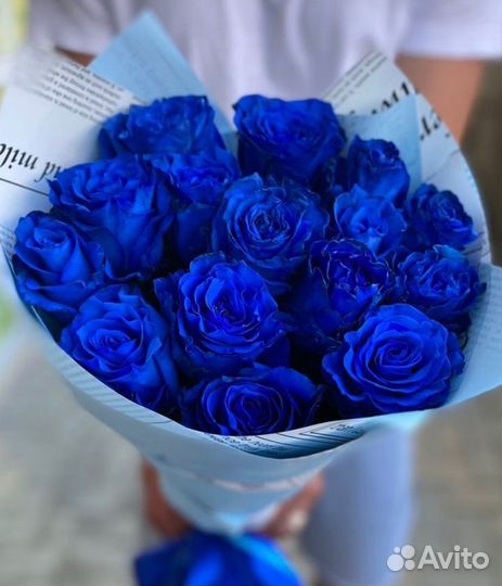Фантастический букет голубых роз