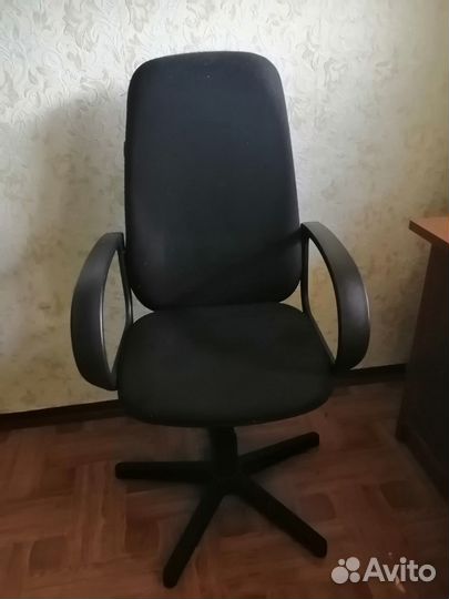 Офисное кресло