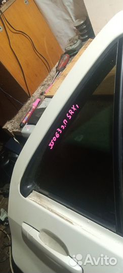 Стекло двери задней правой форточка (Cadillac SRX)