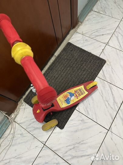 Самокат трехколесный