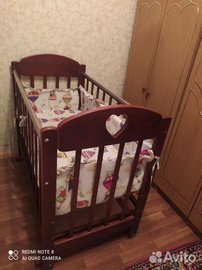 Кроватка детская с ящиком, маятником, матрасом