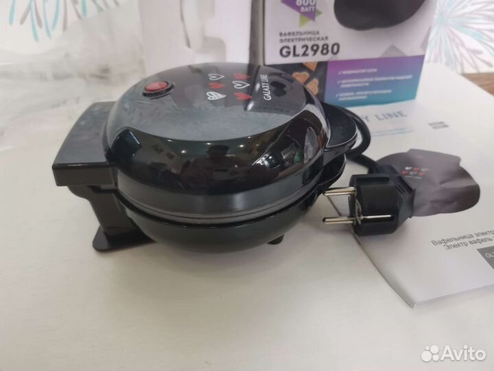 Электрическая вафельница новая