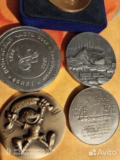 Настольная медаль