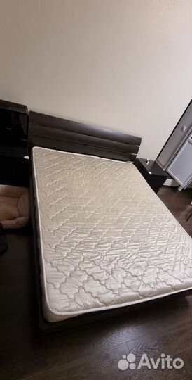Кровать двухспальная с матрасом 160 200