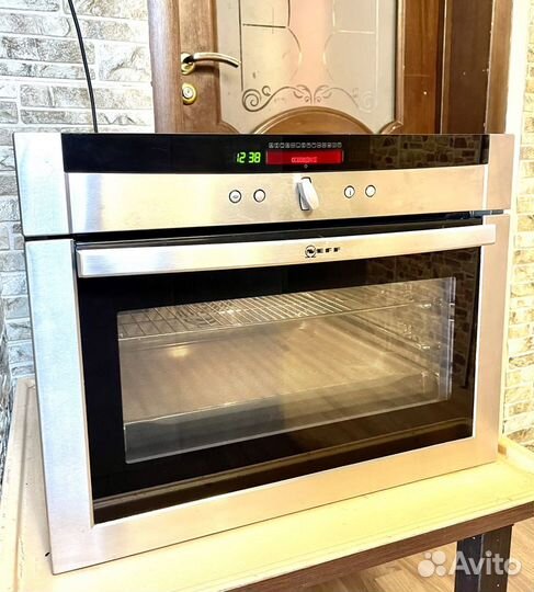 Компактная духовка с паром Neff,Германия