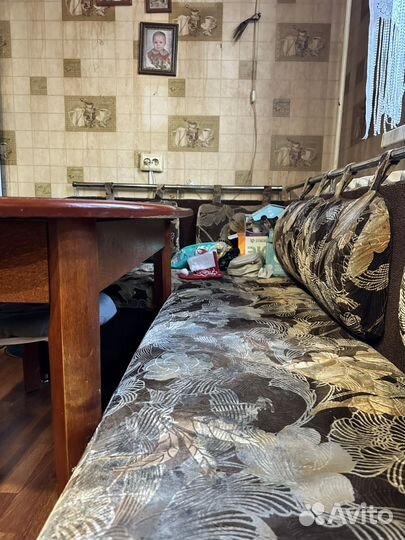 Кухонный стол и уголок куханный