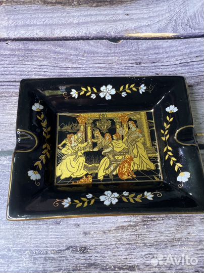 Пепельница фарфоровая