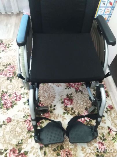 Коляска инвалидная складная с ручным приводом