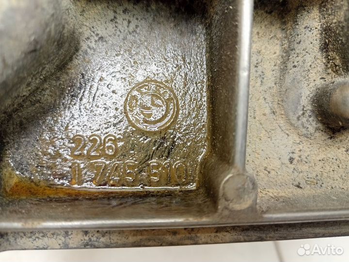 Крышка двигателя передняя