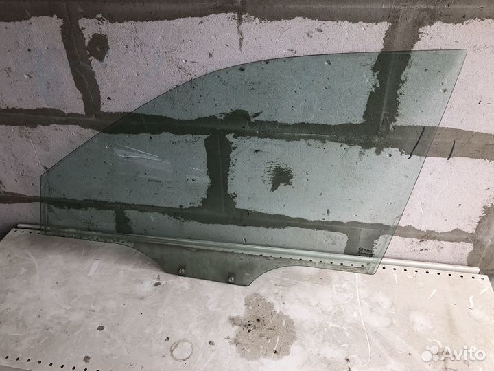 Стекло передней левой двери Киа Спектра