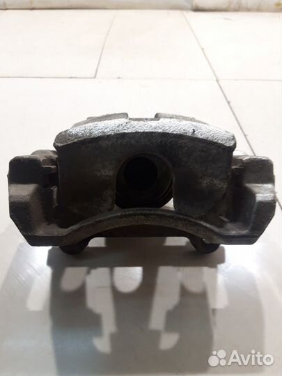 Суппорт (передний, левый) (Hyundai Tucson IV)