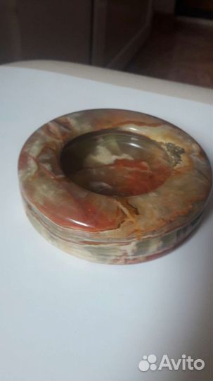 Рюмки и пепельница из оникса