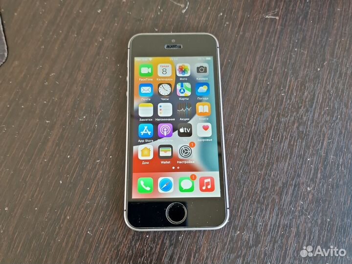 iPhone SE, 32 ГБ