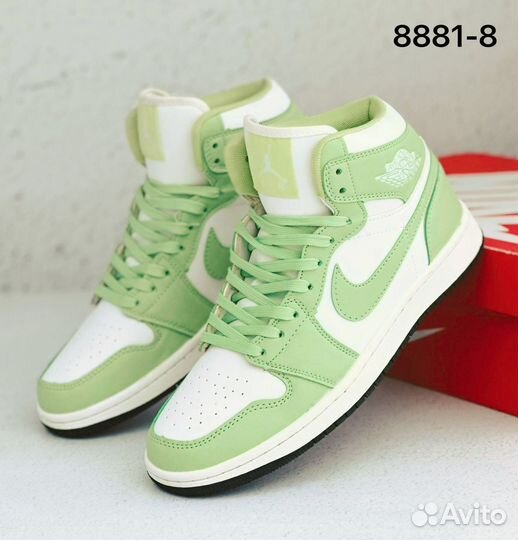 Кроссовки женские