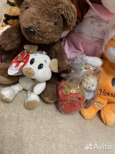 Мягкие игрушки машинка и тапочки сапожки