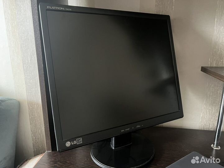Монитор LG flatron L1942SE