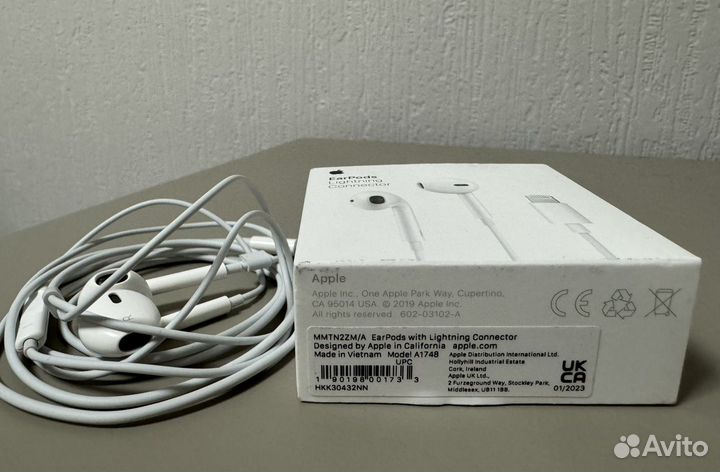Наушники Apple EarPods Lightning (mmtn2ZM/A)