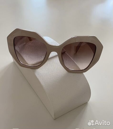 Солнцезащитные очки женские prada