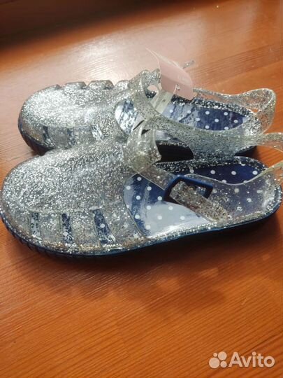 Сандалии новые для девочки