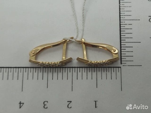 Серьги с синтетическим камнем Золото