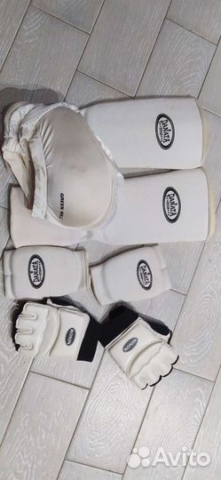 Защита шлем, перчатки, наколенники