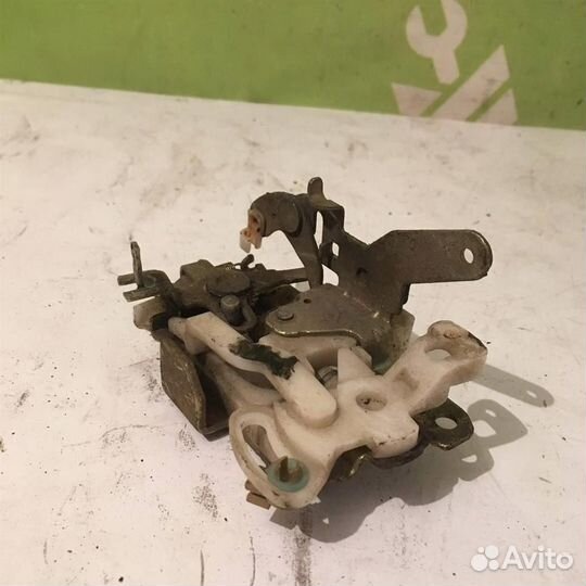 Замок двери передней правой Хонда Лого