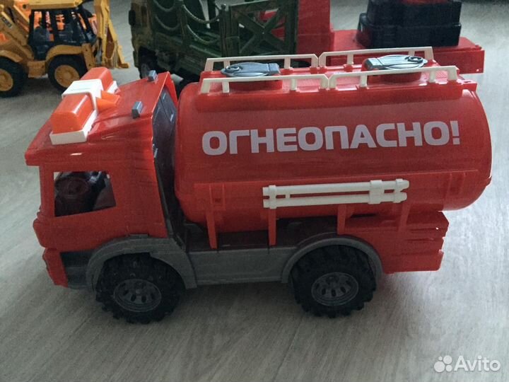 Игрушечные машинки