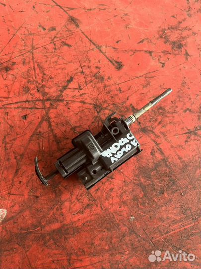 Активатор лючка Рено Флюенс Fluence 2012