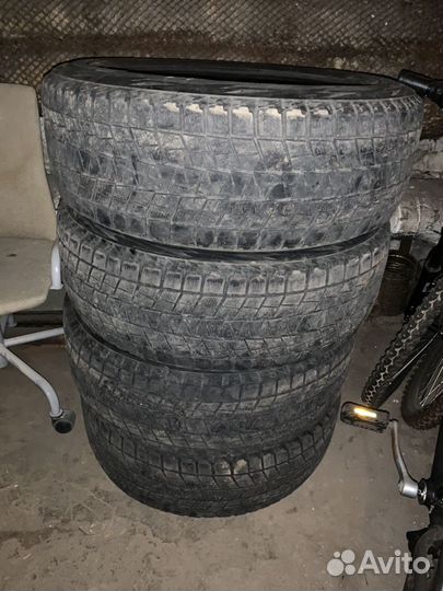 Bridgestone Blizzak DM-V2 235/65 R17