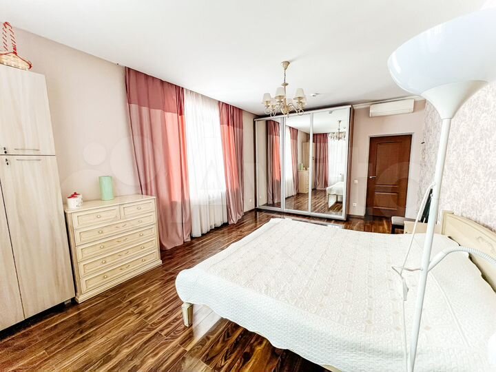 3-к. квартира, 127,8 м², 3/6 эт.