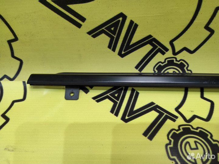 Молдинг стекла (на дверь) задний левый Subaru