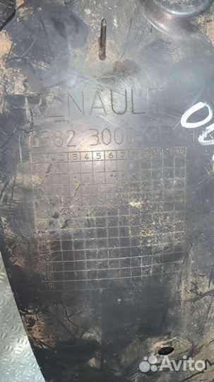 Подкрылок левый Renault Master III