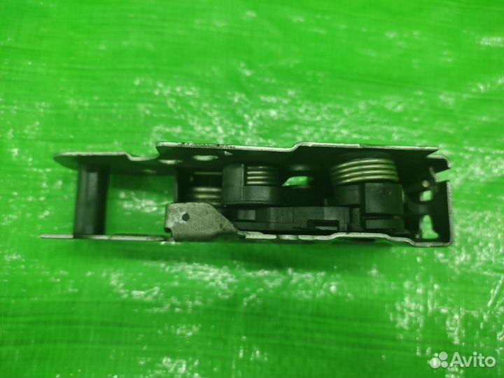 Замок капота перед. Volkswagen Tiguan