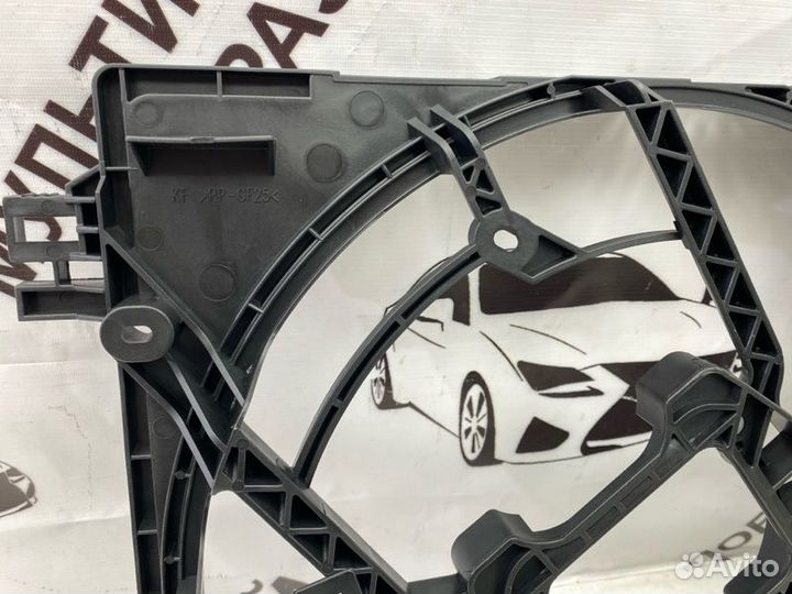 Диффузор радиатора Toyota Camry 70