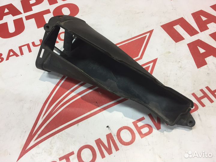 Пластиковые накладки под капотом Audi A6 C7