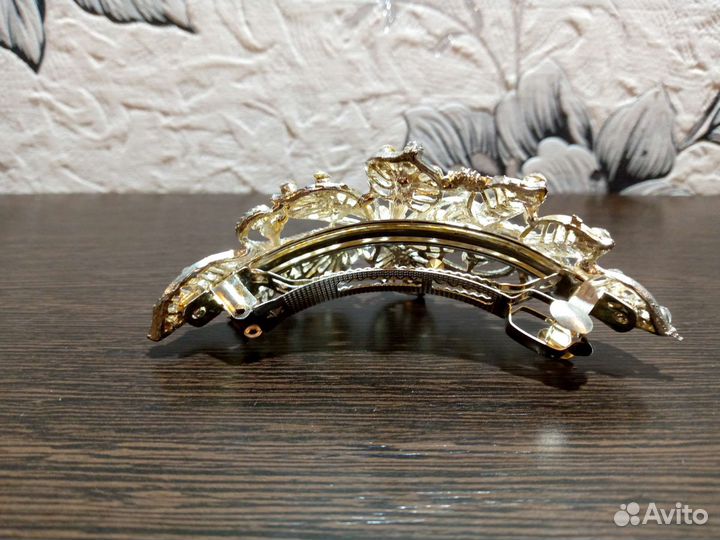 Заколка для волос со стразами