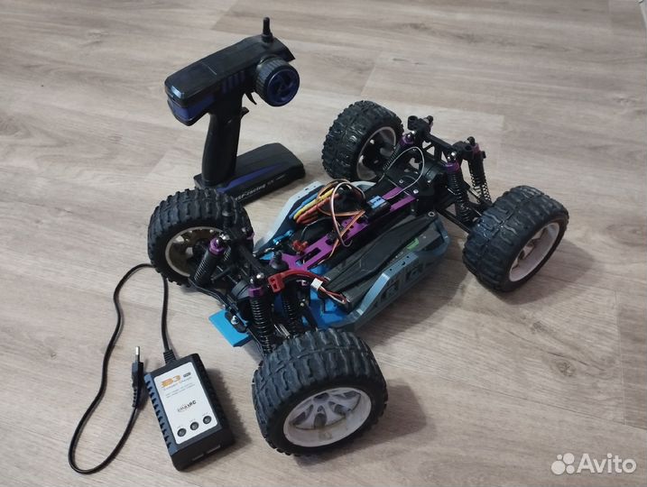 Машина на радиоуправлении 1\10