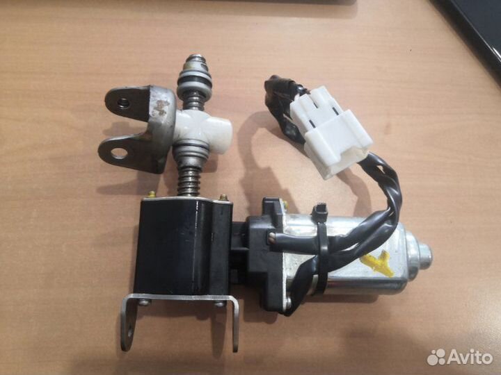 Моторчик регулировки сидений передний левый