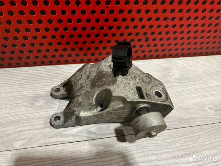 Кронштейн двигателя Bmw 5 G30 B47D20A 2017