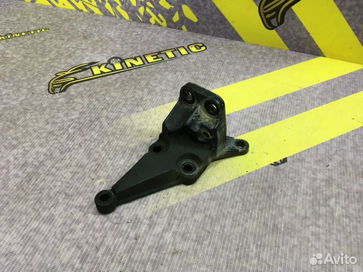 Кронштейн двс правый Avensis Solano 620 X60 1.8