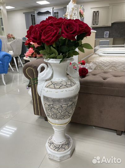 Ваза для цветов керамика и цветы