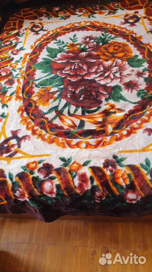 Пледы и покрывало бу