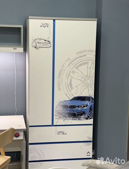 Детский шкаф с машинкой в наличии