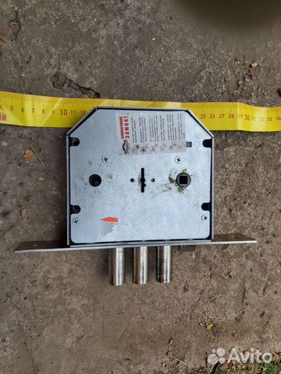 Замок дверной бу