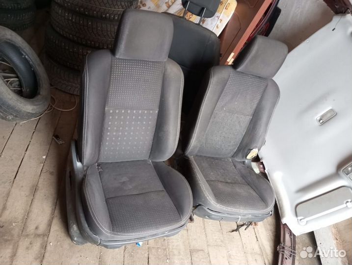 Сиденья передние рено меган 2 megan
