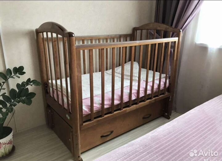 Кроватка нат.дерево+матрас+бортики,помощь доставка
